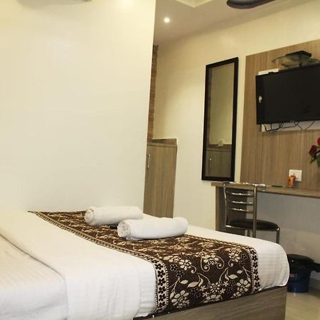 Hotel Time Gold Near Domestics Airport Mumbai Exteriör bild