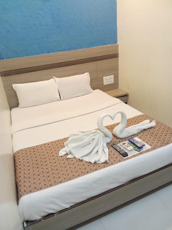 Hotel Time Gold Near Domestics Airport Mumbai Exteriör bild