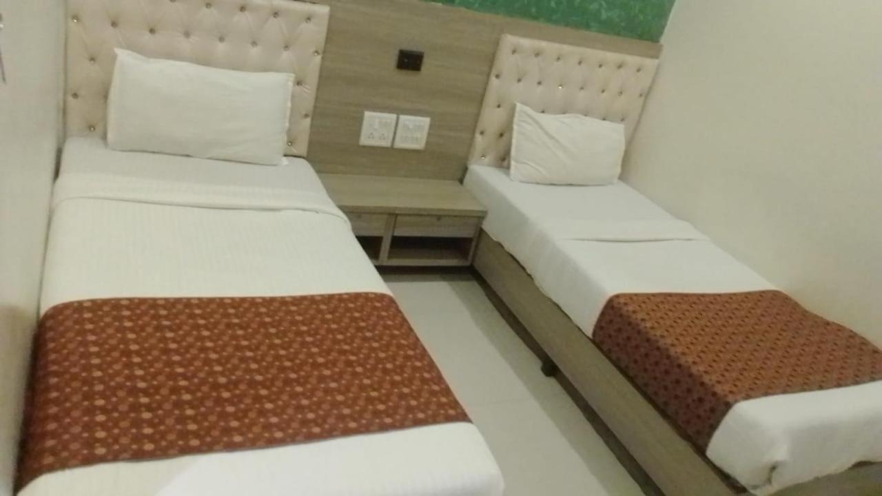 Hotel Time Gold Near Domestics Airport Mumbai Exteriör bild