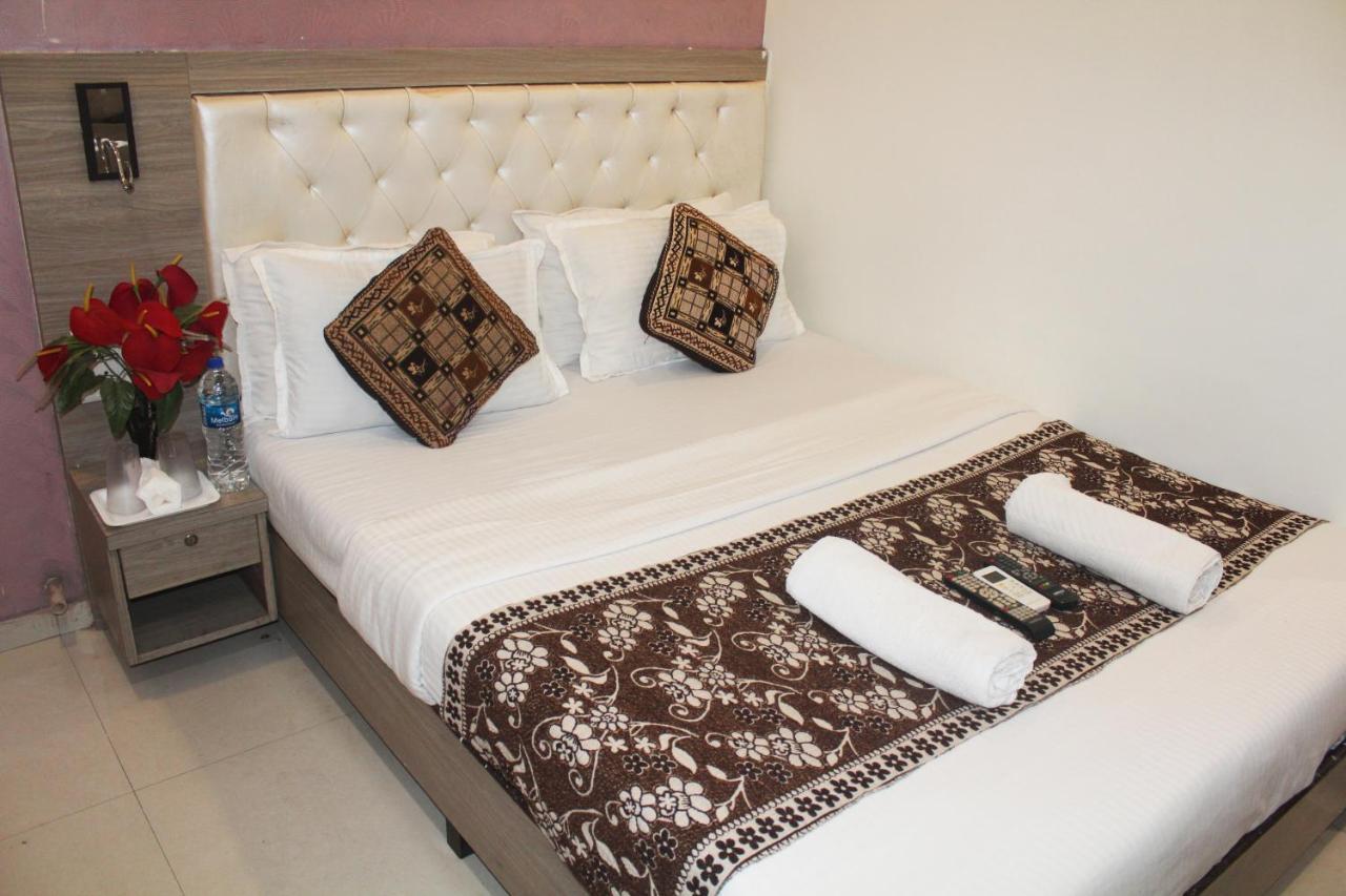 Hotel Time Gold Near Domestics Airport Mumbai Exteriör bild