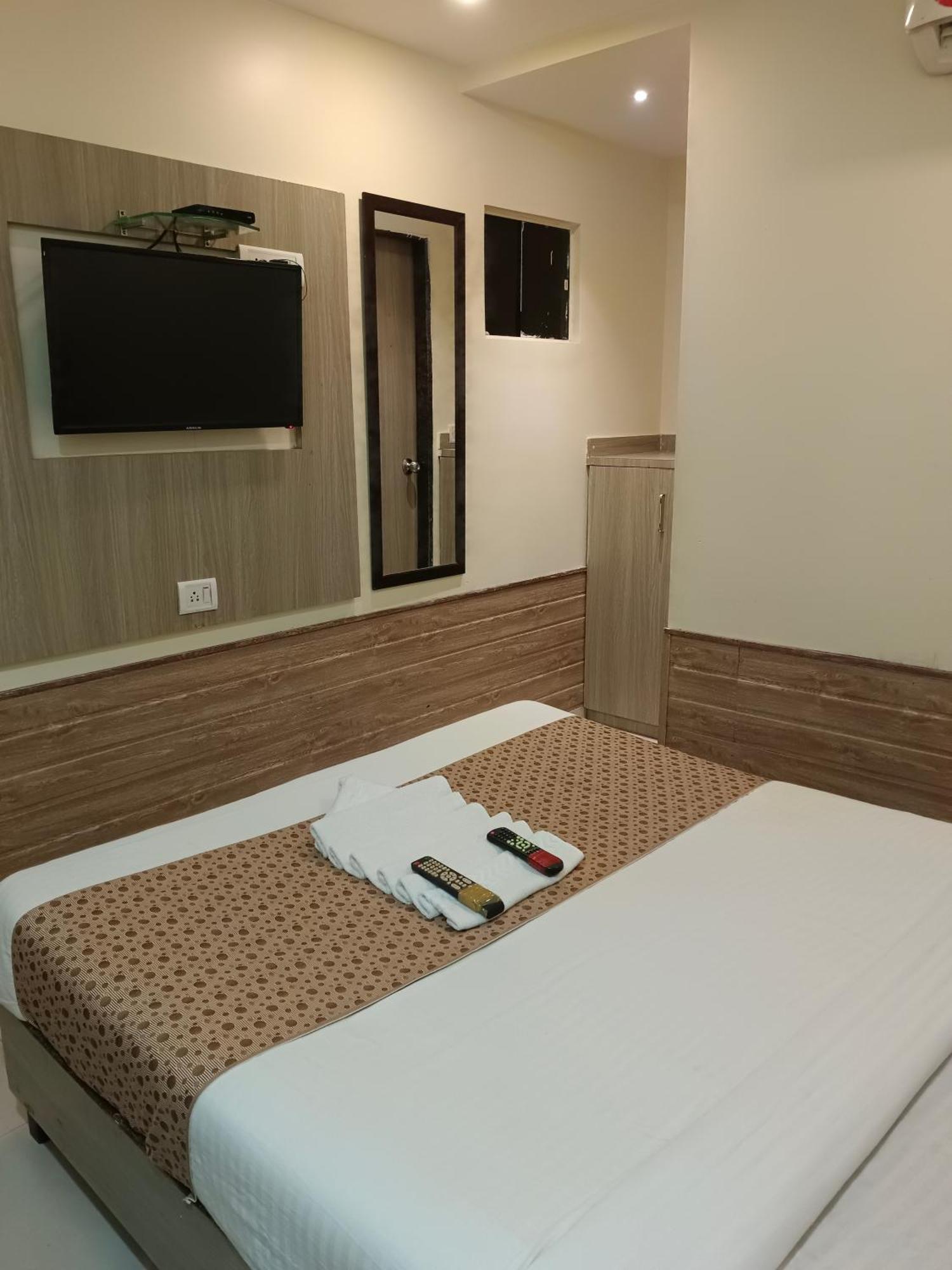 Hotel Time Gold Near Domestics Airport Mumbai Exteriör bild
